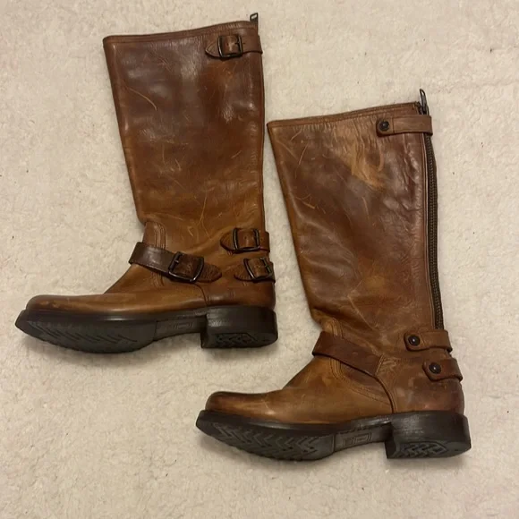 NEW Frye Veronica Back Zip Boots, Distressed Antique Cognac. Size 8 - Picture 9 of 9